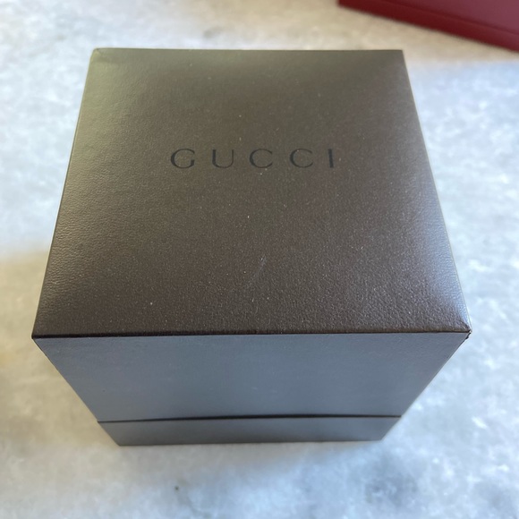 Authentic Gucci 1900l series watch. Excellent condition with minor wear. - Picture 4 of 6